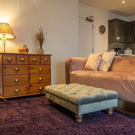 Cute 1 Bed Apartment 2 Mins From The Sea - Sleeps 4, Flat 8 The Gables, Church Street, Lyme Regis Exteriör bild