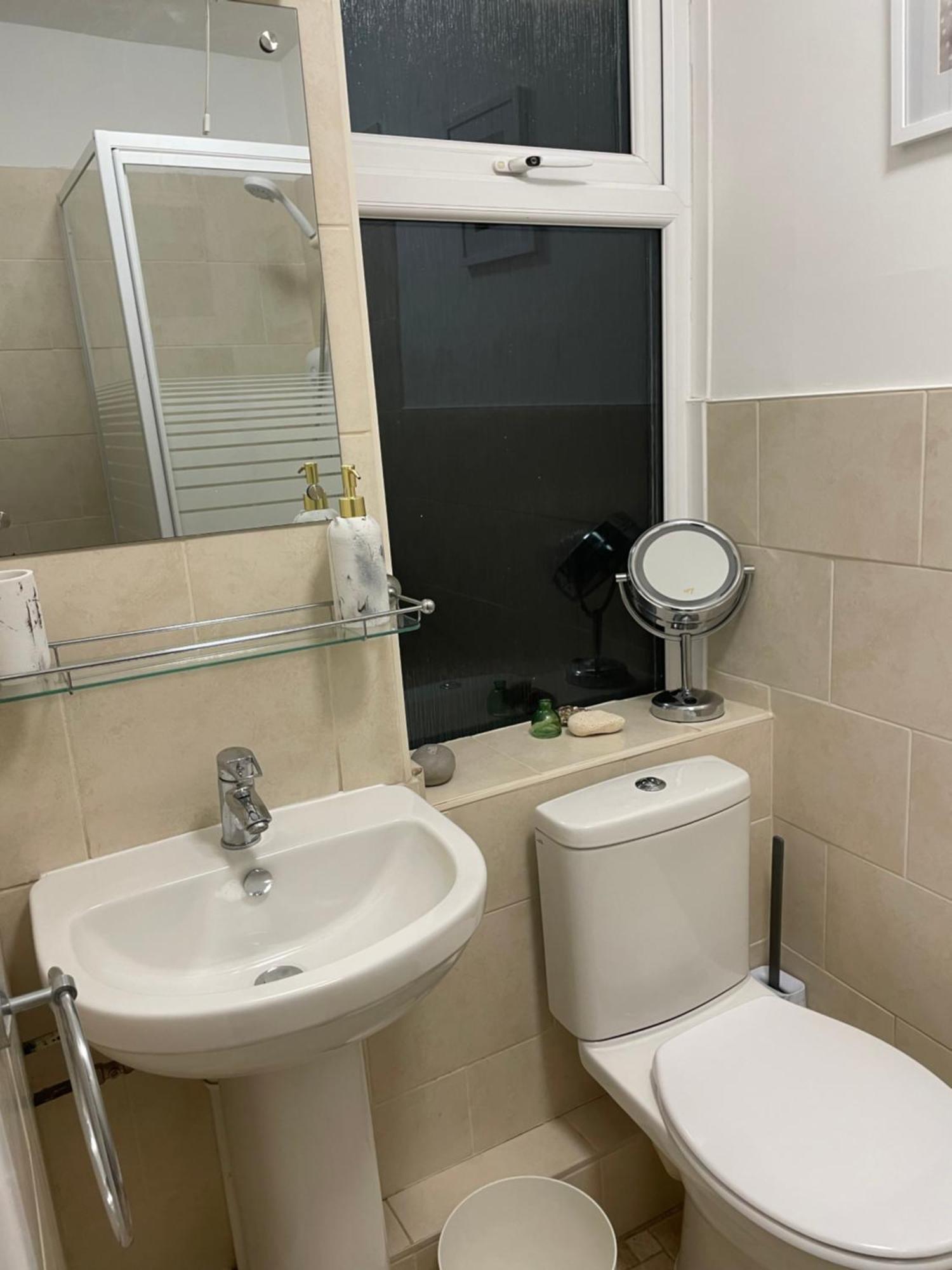 Cute 1 Bed Apartment 2 Mins From The Sea - Sleeps 4, Flat 8 The Gables, Church Street, Lyme Regis Exteriör bild