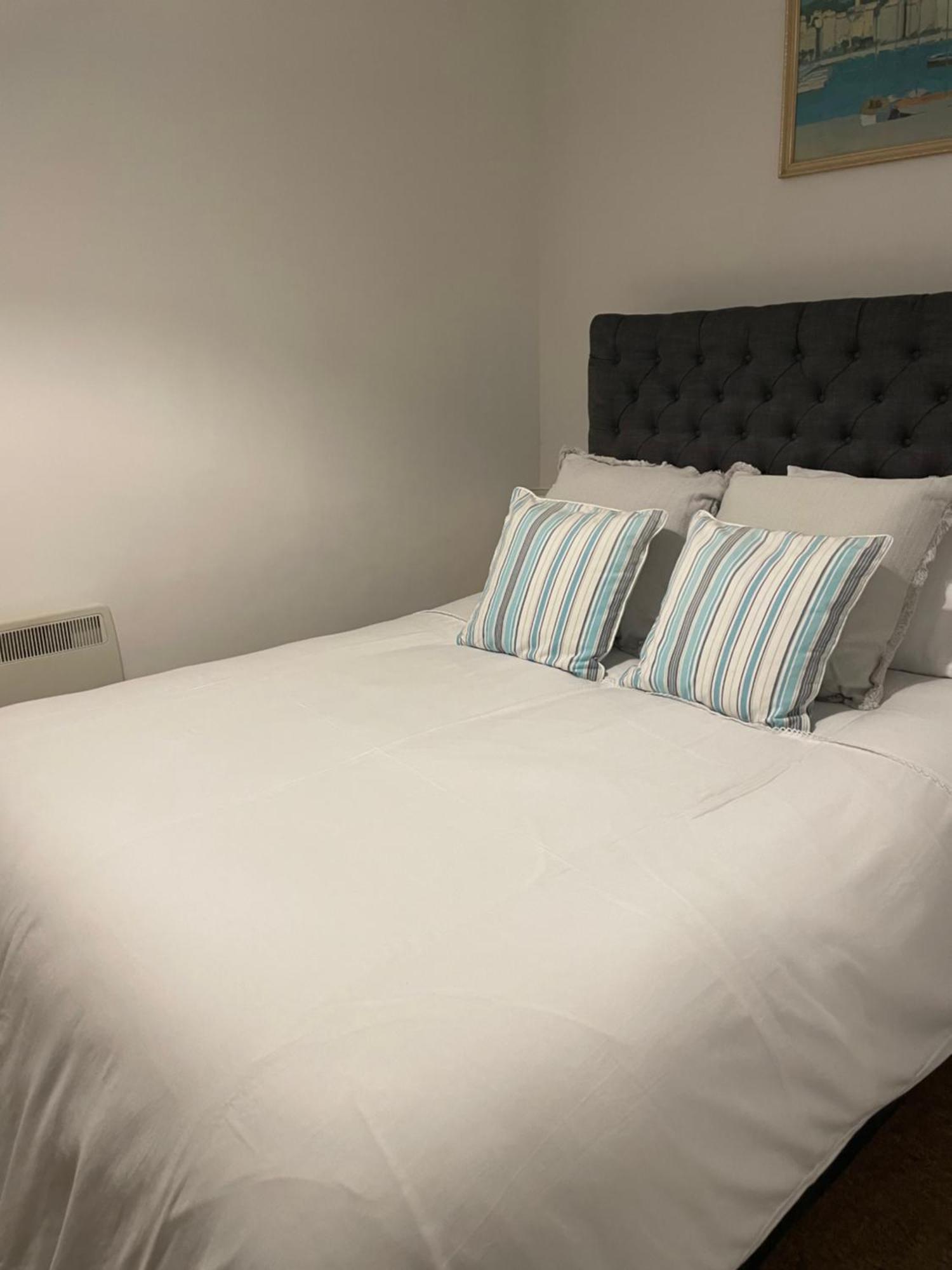 Cute 1 Bed Apartment 2 Mins From The Sea - Sleeps 4, Flat 8 The Gables, Church Street, Lyme Regis Exteriör bild
