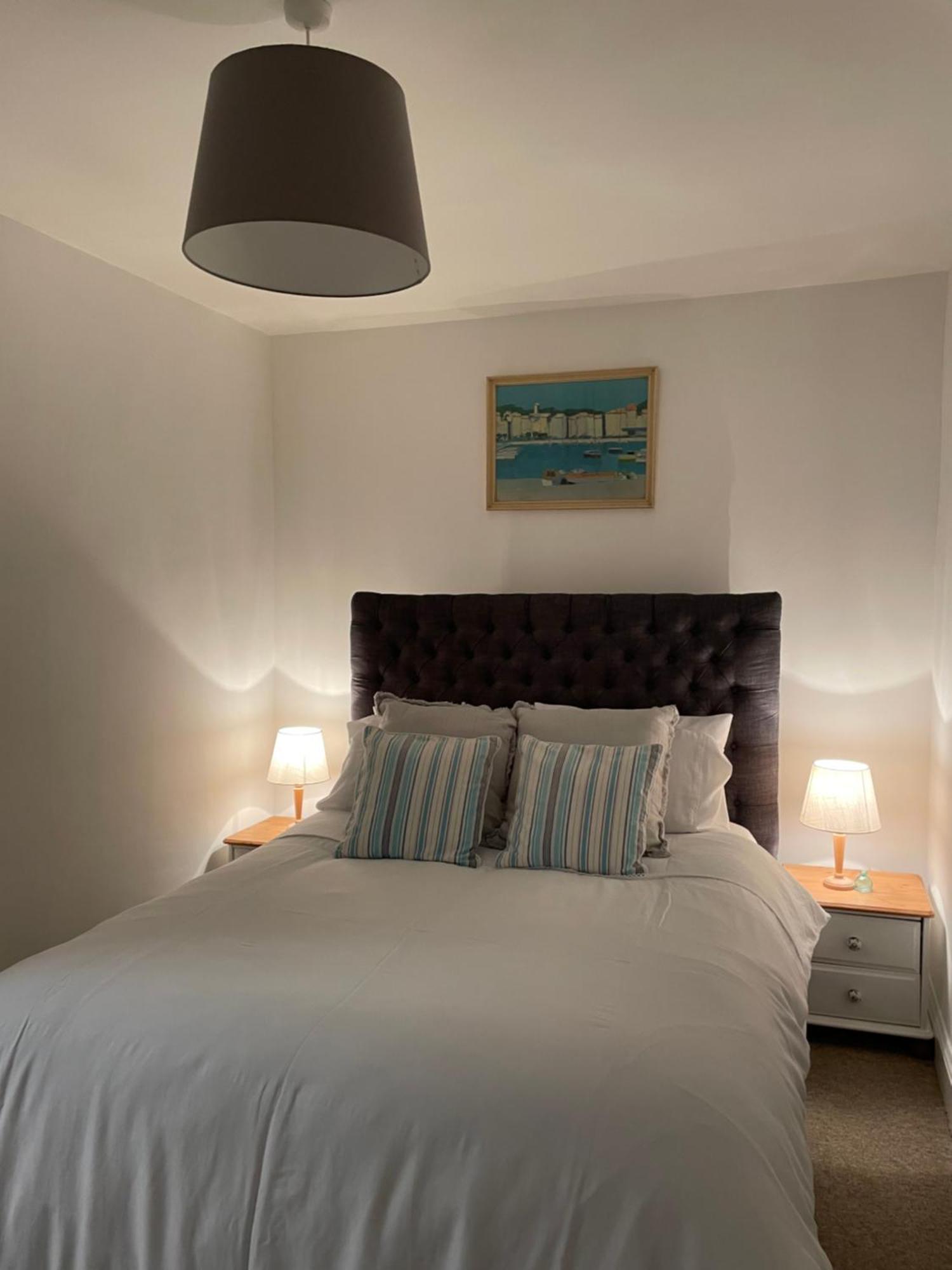 Cute 1 Bed Apartment 2 Mins From The Sea - Sleeps 4, Flat 8 The Gables, Church Street, Lyme Regis Exteriör bild