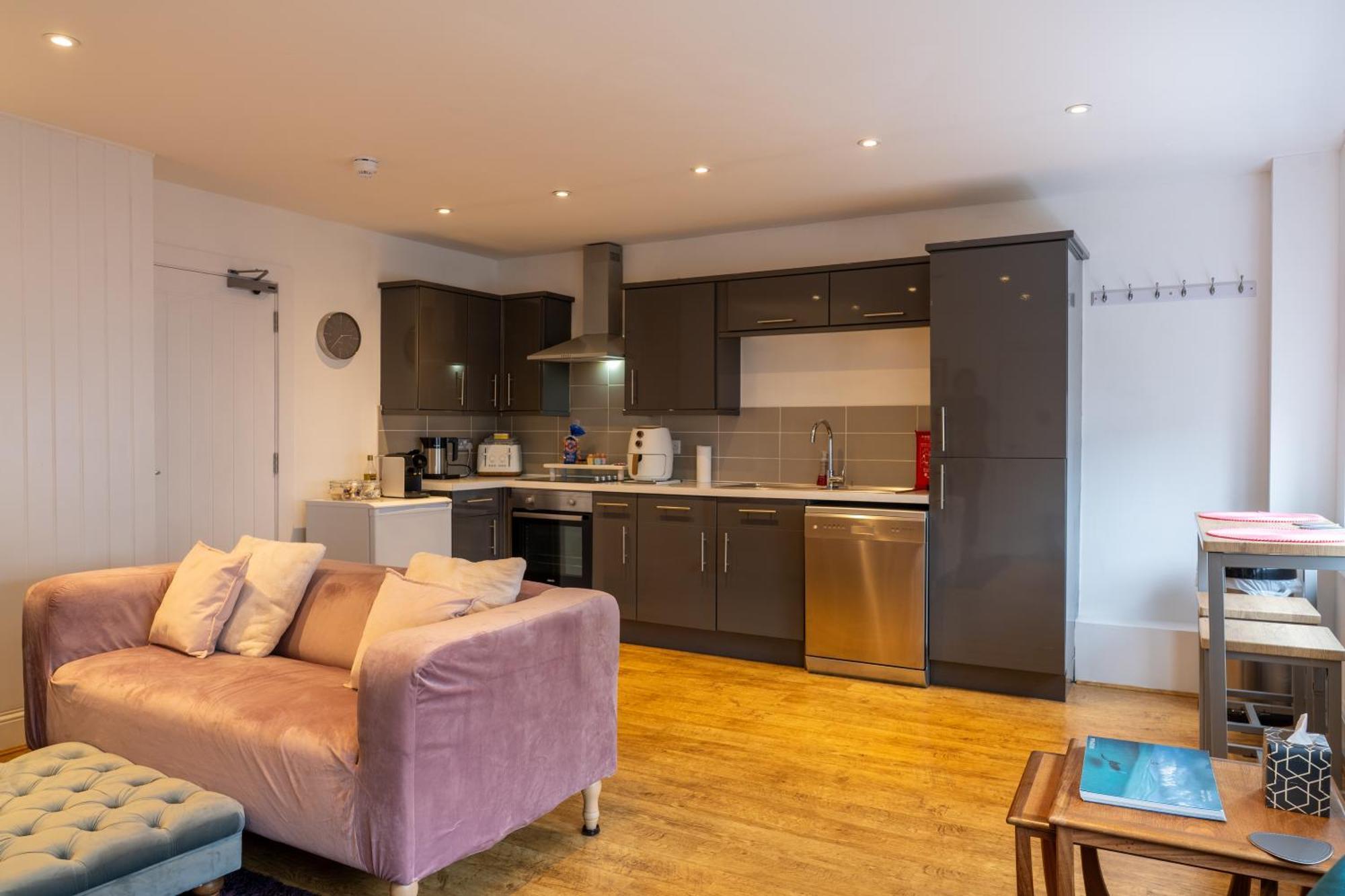Cute 1 Bed Apartment 2 Mins From The Sea - Sleeps 4, Flat 8 The Gables, Church Street, Lyme Regis Exteriör bild