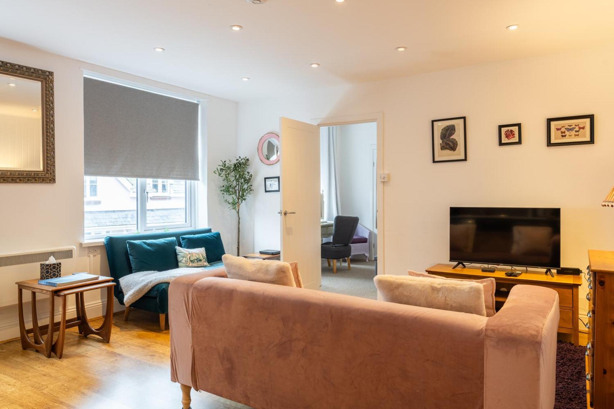 Cute 1 Bed Apartment 2 Mins From The Sea - Sleeps 4, Flat 8 The Gables, Church Street, Lyme Regis Exteriör bild